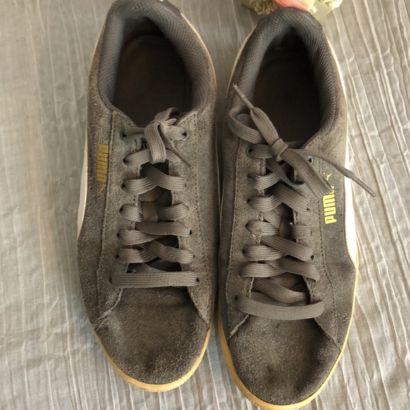 PUMA gray white low top size 9 suede tie up sneakers - Picture 2 of 10